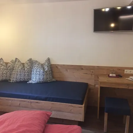 Haus Almrausch Апартаменты *